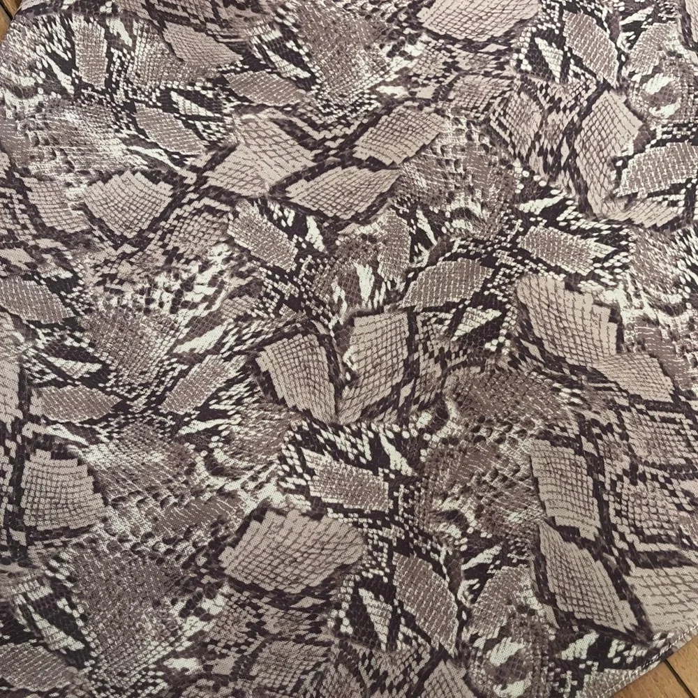 Good American Snakeskin Print beach/Pool Wrap Skirt Sz 0–4 Gray Taupe Tie Waist - Picture 3 of 8